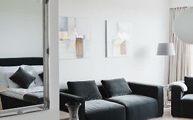 LuxLux Apartments Metro Slodowiec